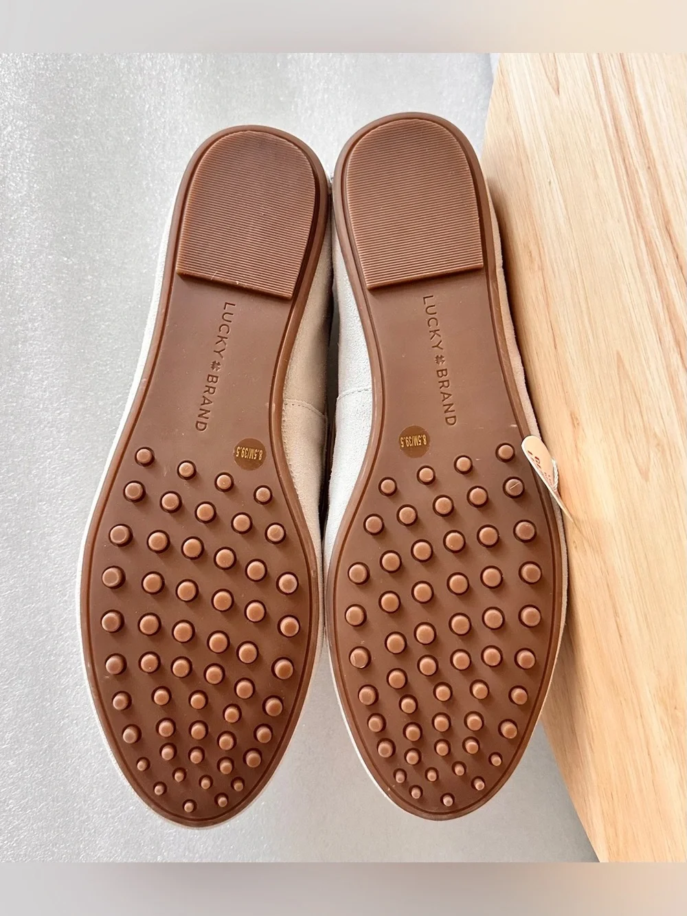 NWOT. Lucky Brand Men’s Light Cream Leather Suede Boat Shoes Size 8.5M